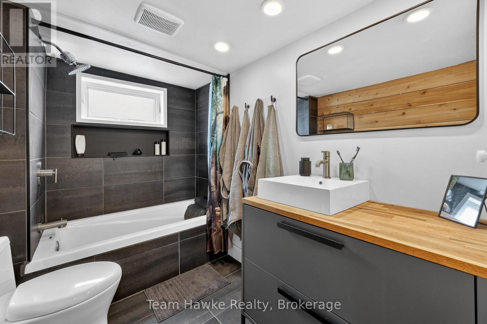 283 Tiny Beaches Road S, Tiny, Ontario  L0L 2J0 - Photo 24 - S12946308