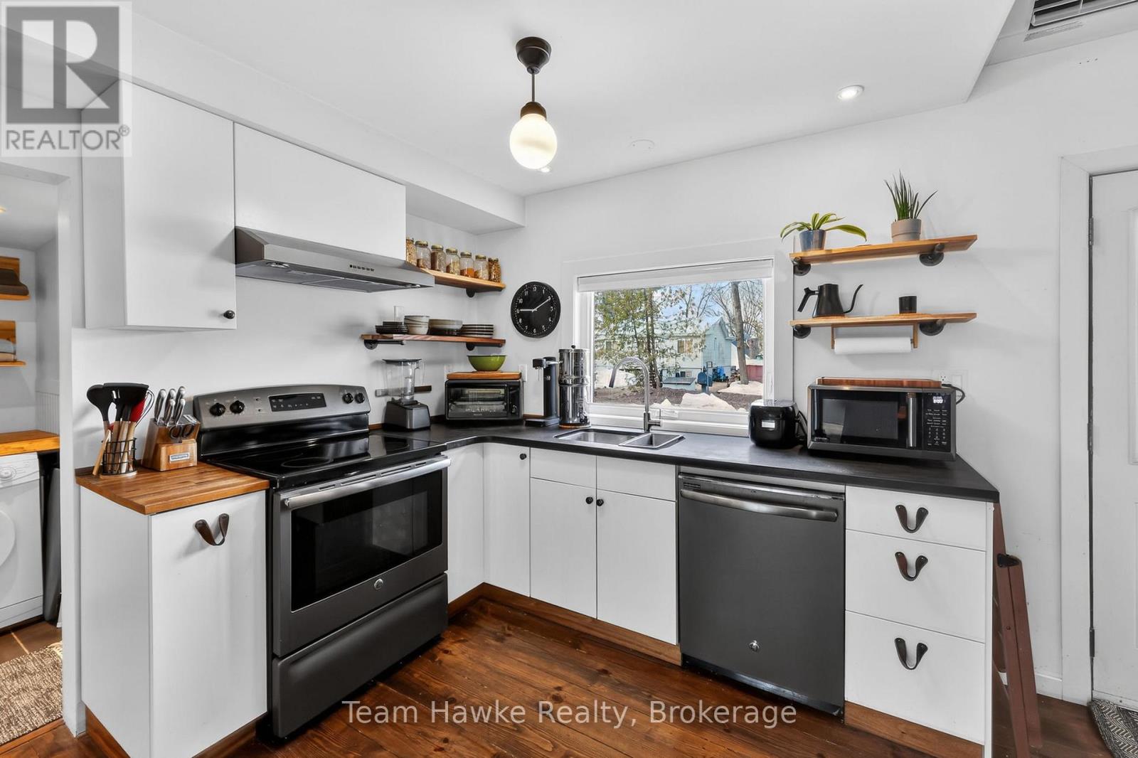 283 Tiny Beaches Road S, Tiny, Ontario  L0L 2J0 - Photo 6 - S12946308