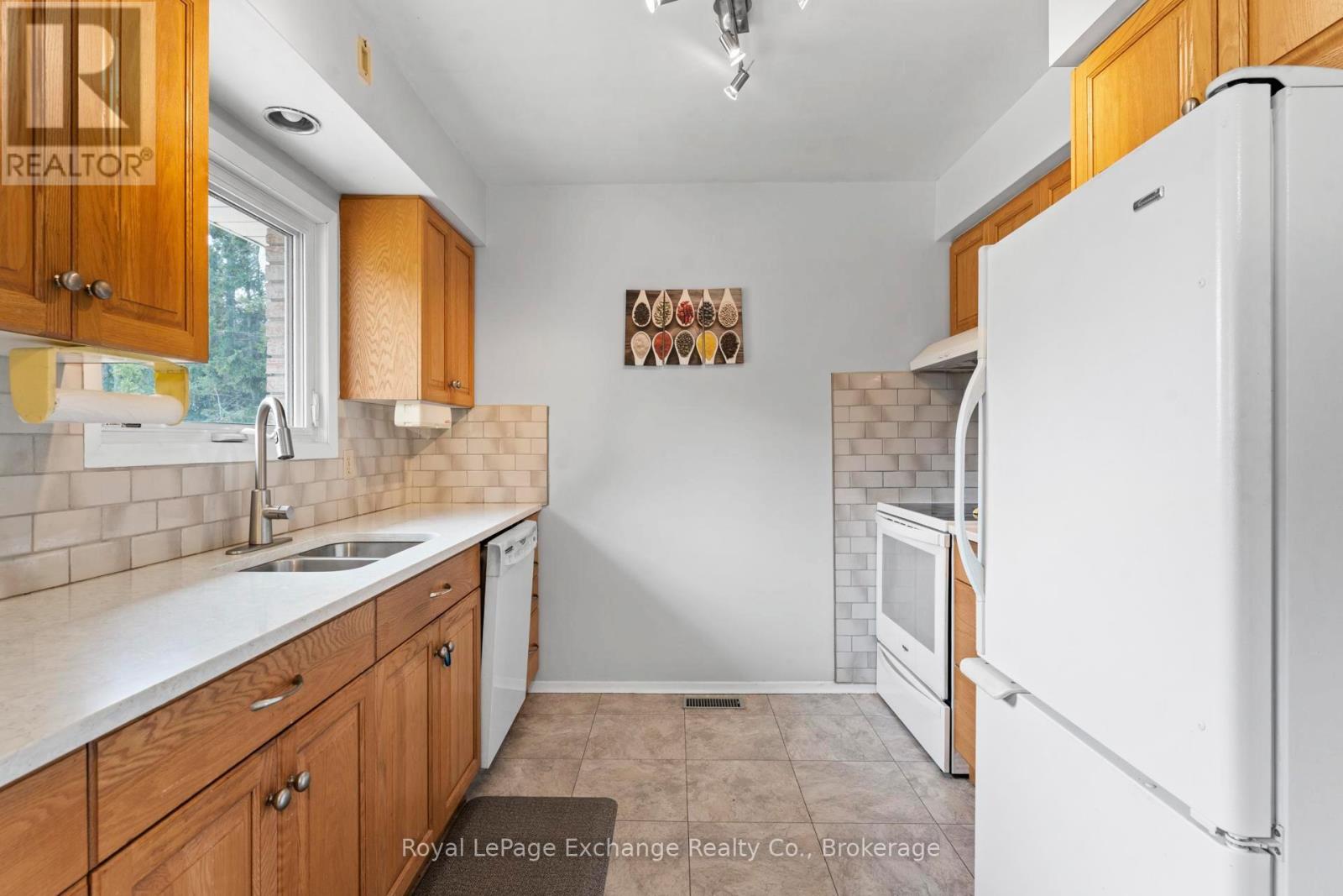 1147 Knights Court, Kincardine, Ontario  N2Z 2C8 - Photo 15 - X12946248