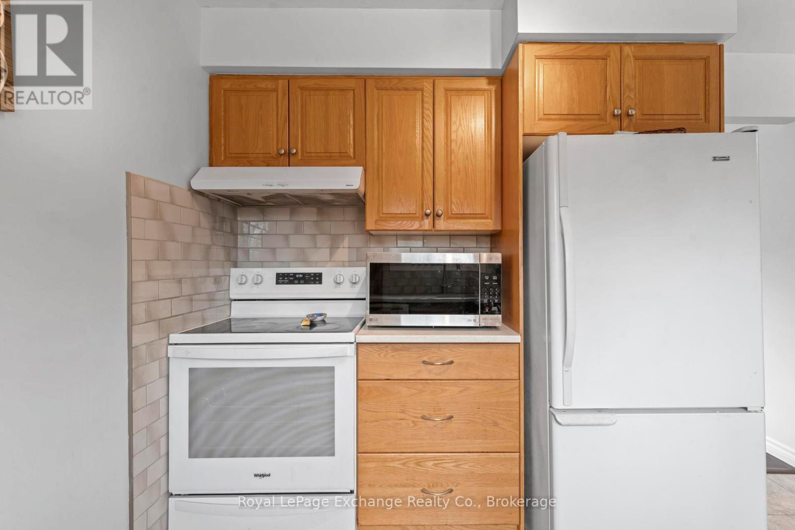 1147 Knights Court, Kincardine, Ontario  N2Z 2C8 - Photo 16 - X12946248