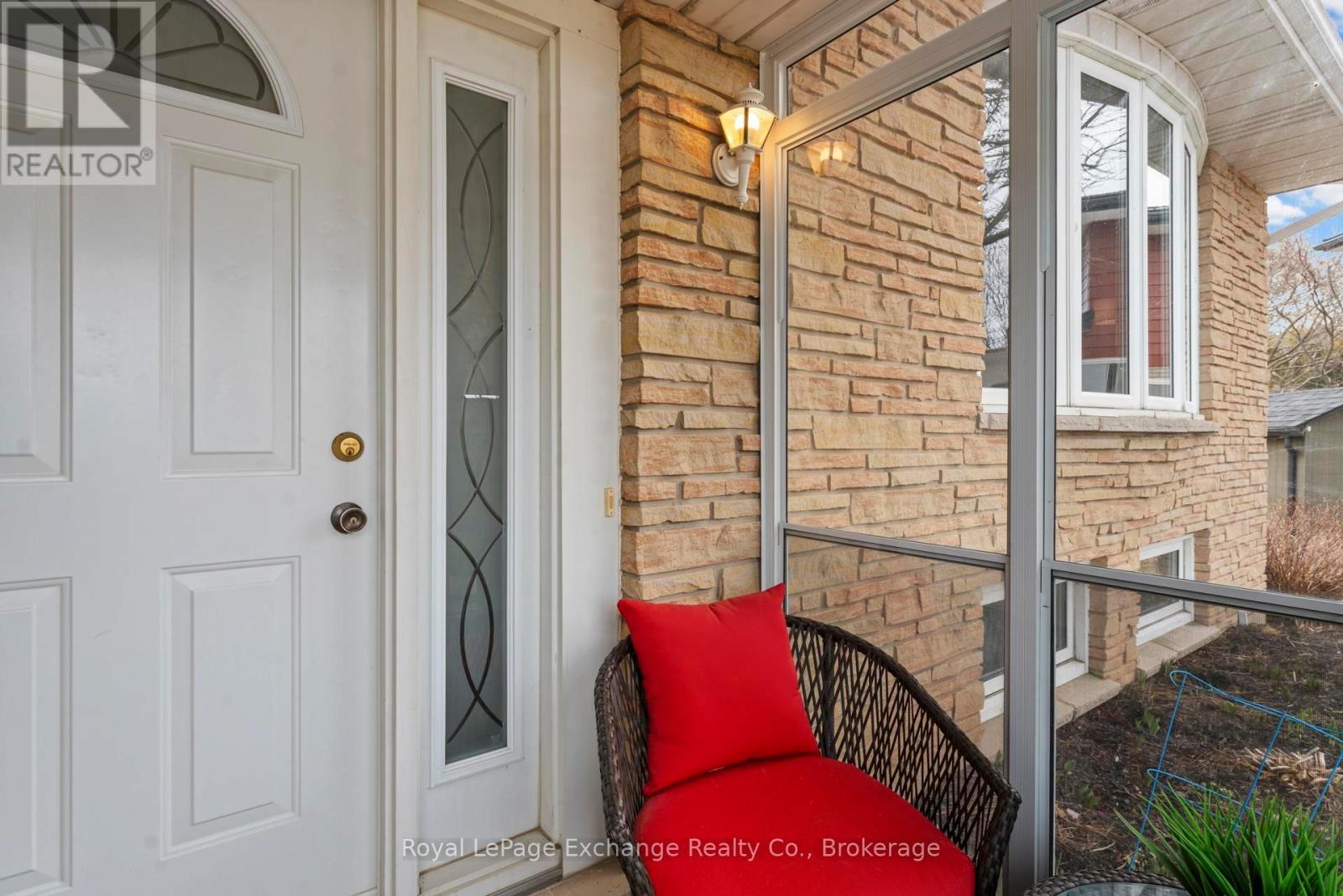 1147 Knights Court, Kincardine, Ontario  N2Z 2C8 - Photo 4 - X12946248