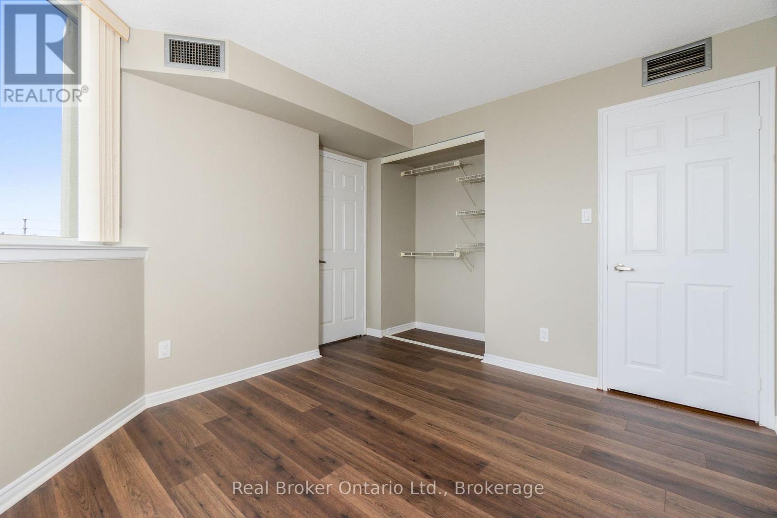 502 - 880 Dundas Street W, Mississauga, Ontario  L5C 4H3 - Photo 18 - W12947100