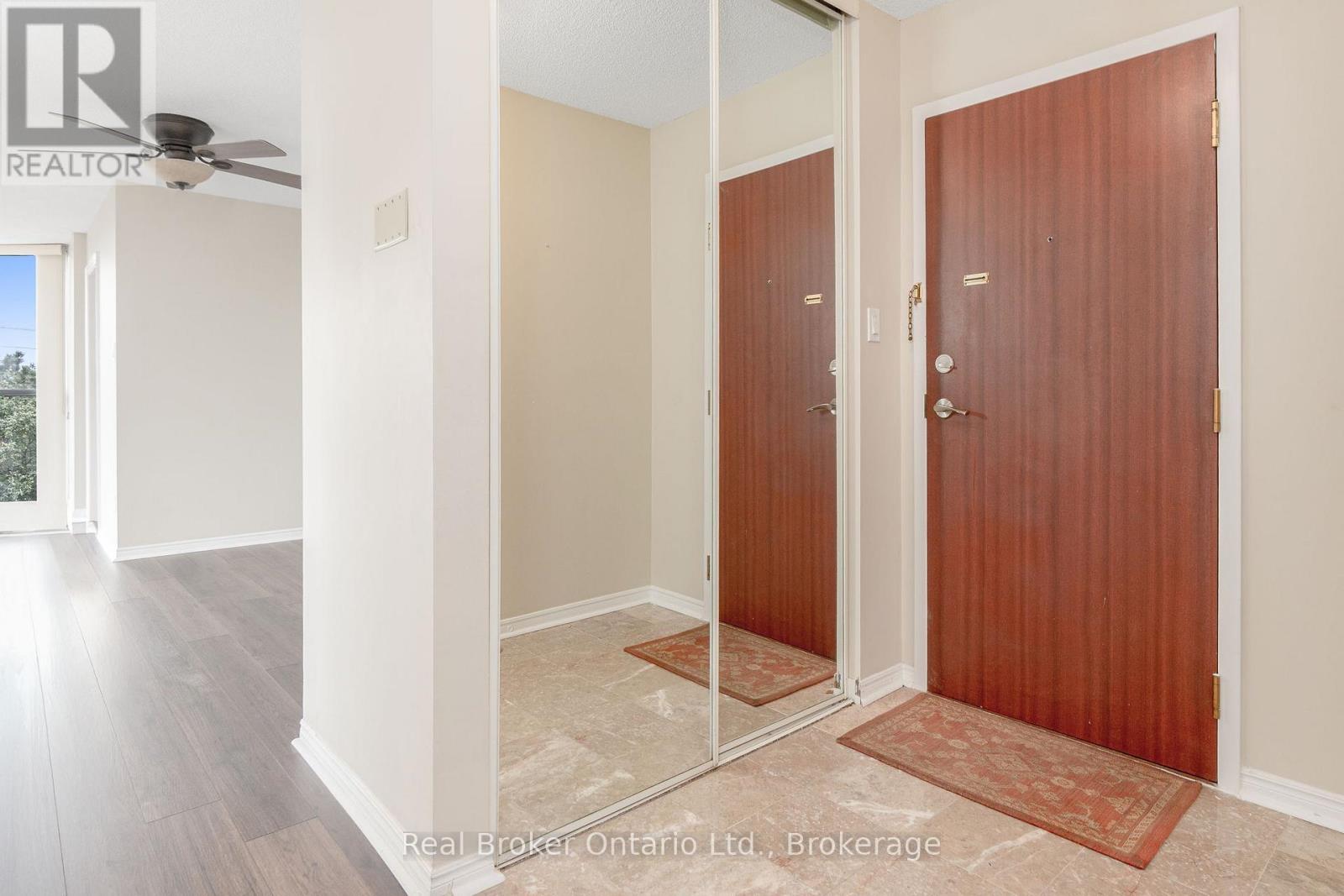 502 - 880 Dundas Street W, Mississauga, Ontario  L5C 4H3 - Photo 4 - W12947100