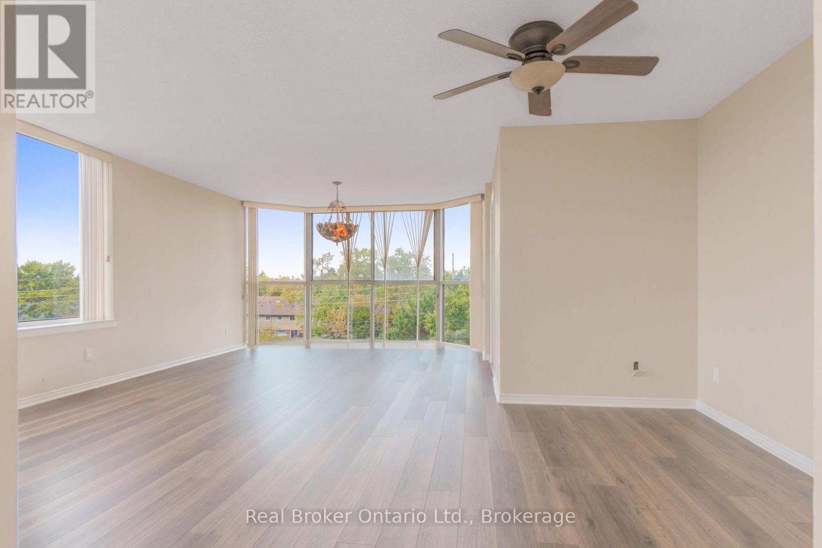 502 - 880 Dundas Street W, Mississauga, Ontario  L5C 4H3 - Photo 5 - W12947100