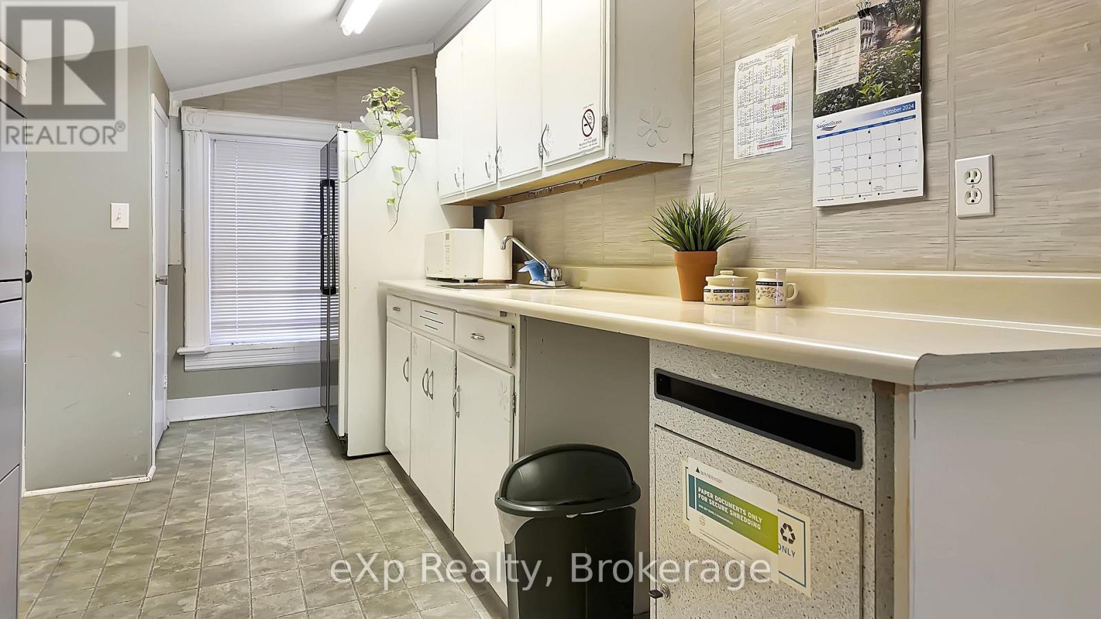 21 Grosvenor Street N, Saugeen Shores, Ontario  N0H 2L0 - Photo 10 - X12947904