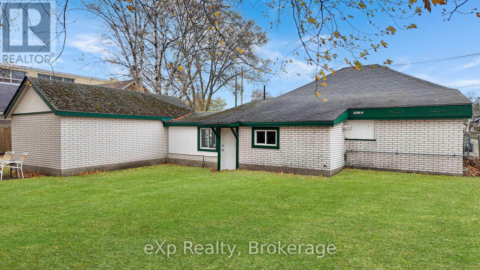 21 Grosvenor Street N, Saugeen Shores, Ontario  N0H 2L0 - Photo 16 - X12947904