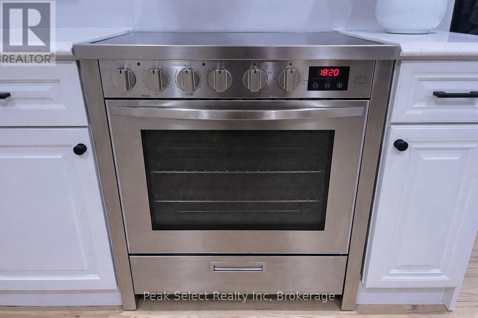 430 Albert Street, South Huron, Ontario  N0M 1S1 - Photo 11 - X12948050