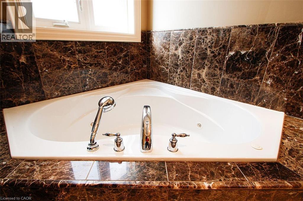 205 Paige Place, Kitchener, Ontario   - Photo 17 - 40817136