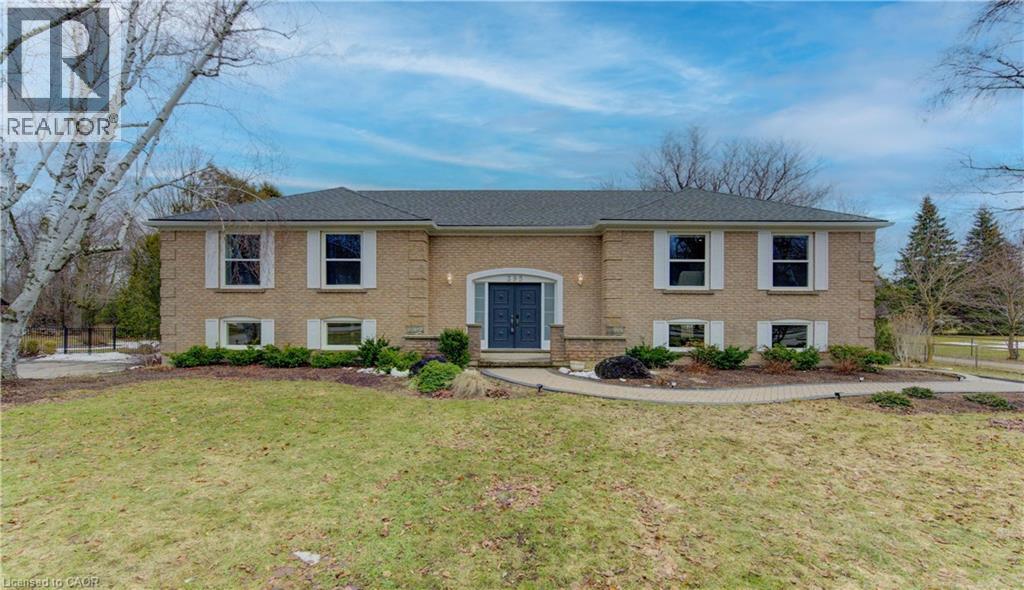 395 Warrington Drive, Waterloo, Ontario  N2L 2P7 - Photo 2 - 40817115