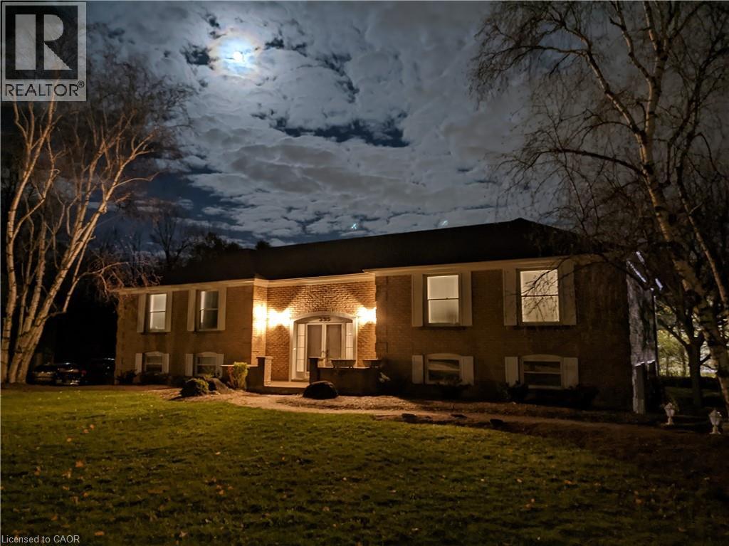 395 Warrington Drive, Waterloo, Ontario  N2L 2P7 - Photo 5 - 40817115