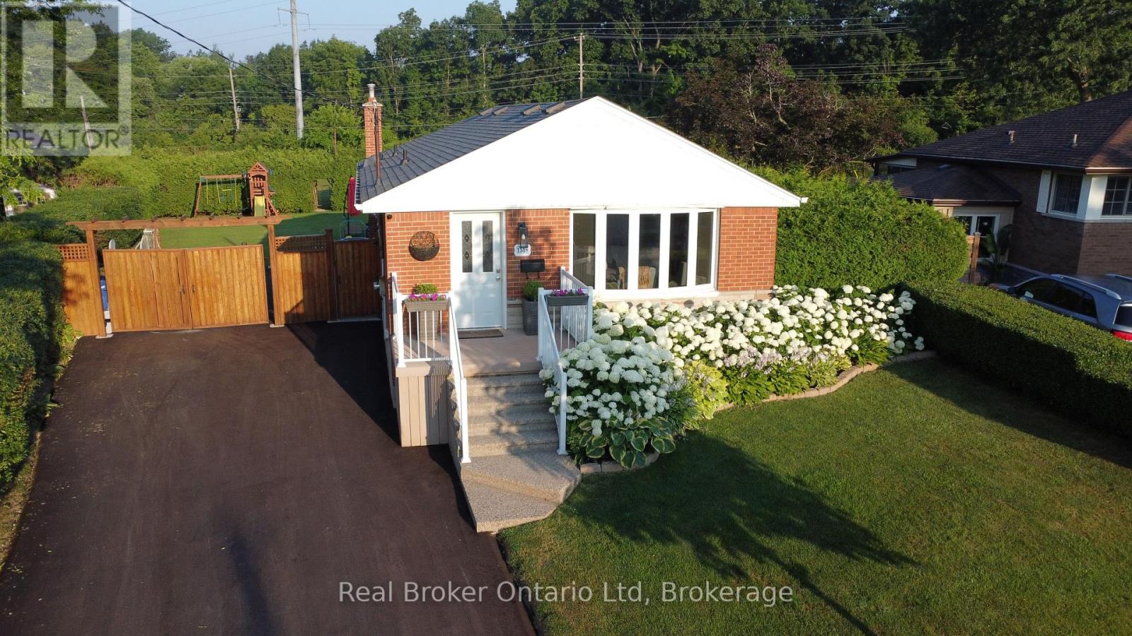 1518 FISHER AVENUE, Burlington, Ontario