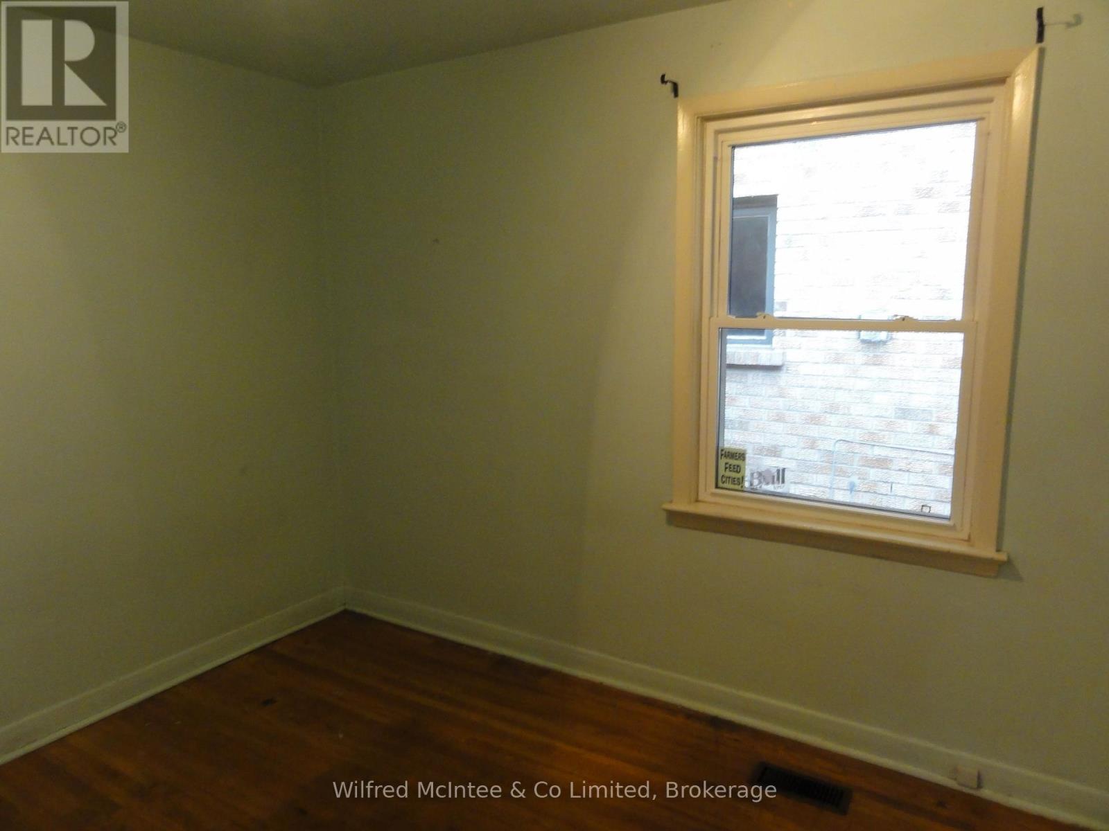 69 Haliburton Avenue, Toronto, Ontario  M9B 4Y6 - Photo 15 - W12950862