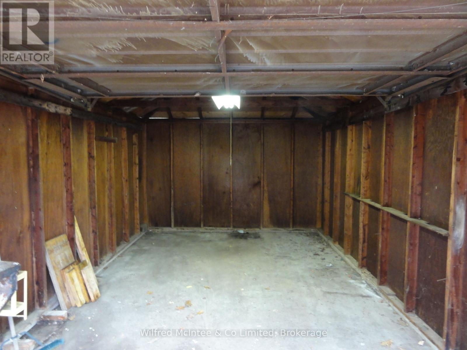 69 Haliburton Avenue, Toronto, Ontario  M9B 4Y6 - Photo 25 - W12950862