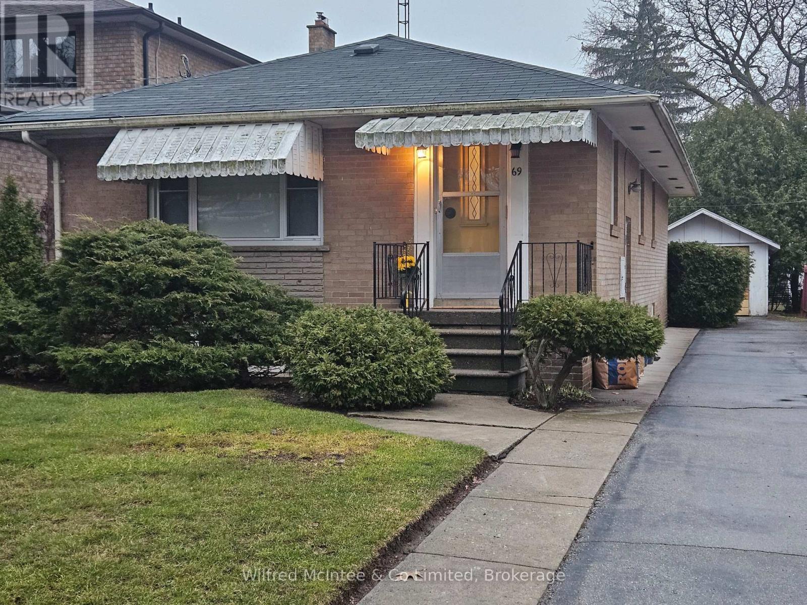 69 Haliburton Avenue, Toronto, Ontario  M9B 4Y6 - Photo 29 - W12950862