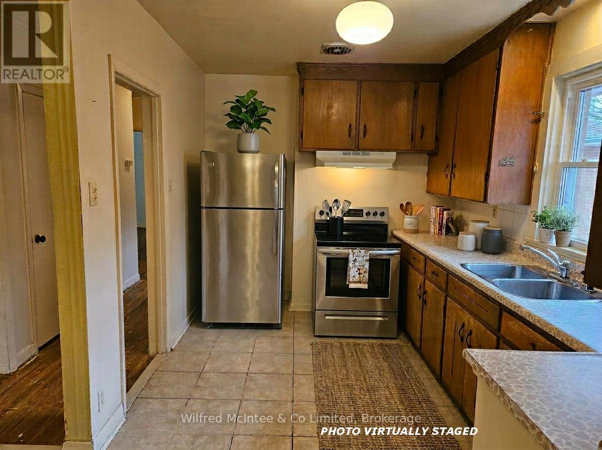 69 Haliburton Avenue, Toronto, Ontario  M9B 4Y6 - Photo 5 - W12950862