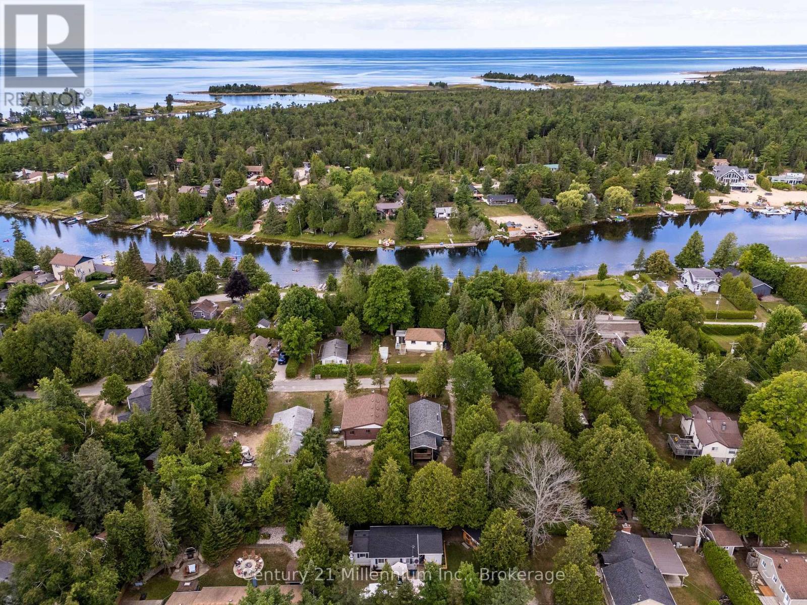 2 Hamilton Place, South Bruce Peninsula, Ontario  N0H 2G0 - Photo 13 - X12950714