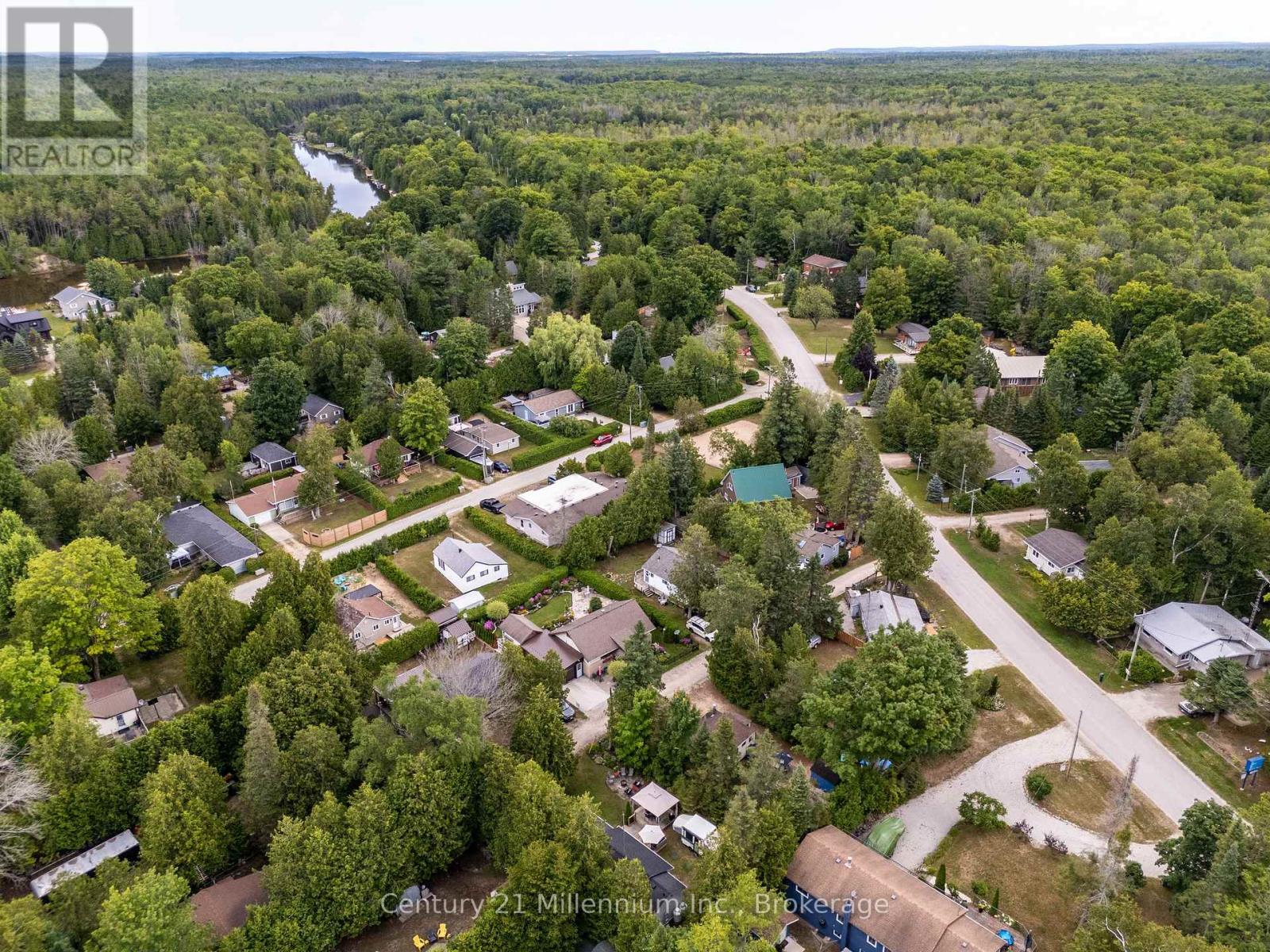 2 Hamilton Place, South Bruce Peninsula, Ontario  N0H 2G0 - Photo 18 - X12950714