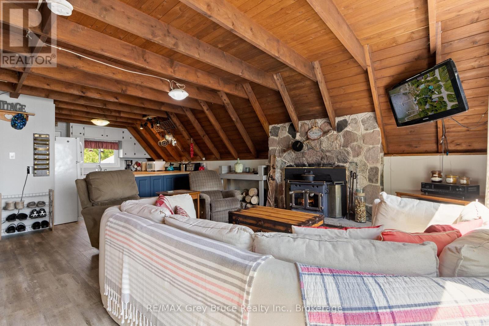 40 Aberdeen Avenue, Northern Bruce Peninsula, Ontario  N0H 2T0 - Photo 11 - X12950796