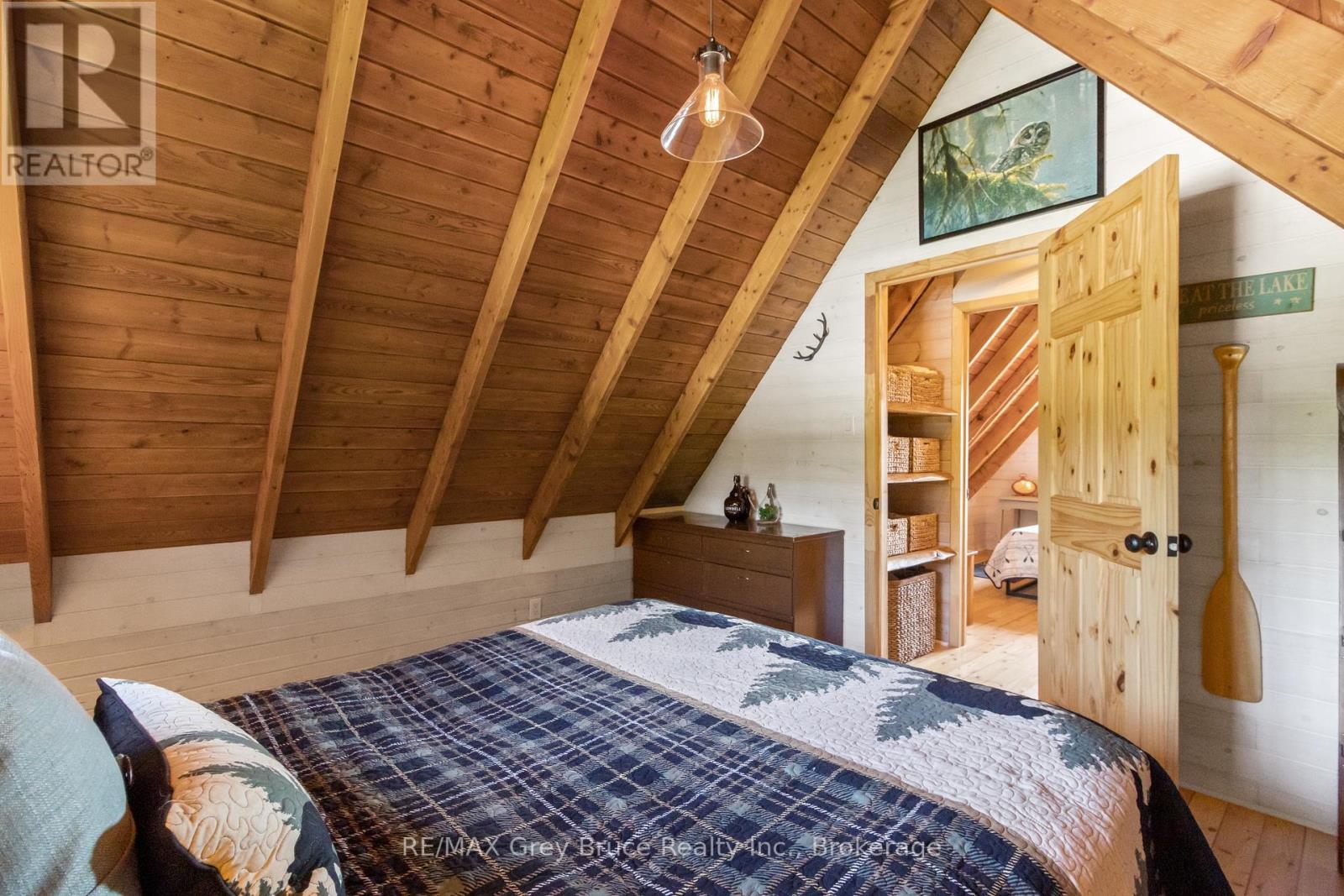 40 Aberdeen Avenue, Northern Bruce Peninsula, Ontario  N0H 2T0 - Photo 17 - X12950796