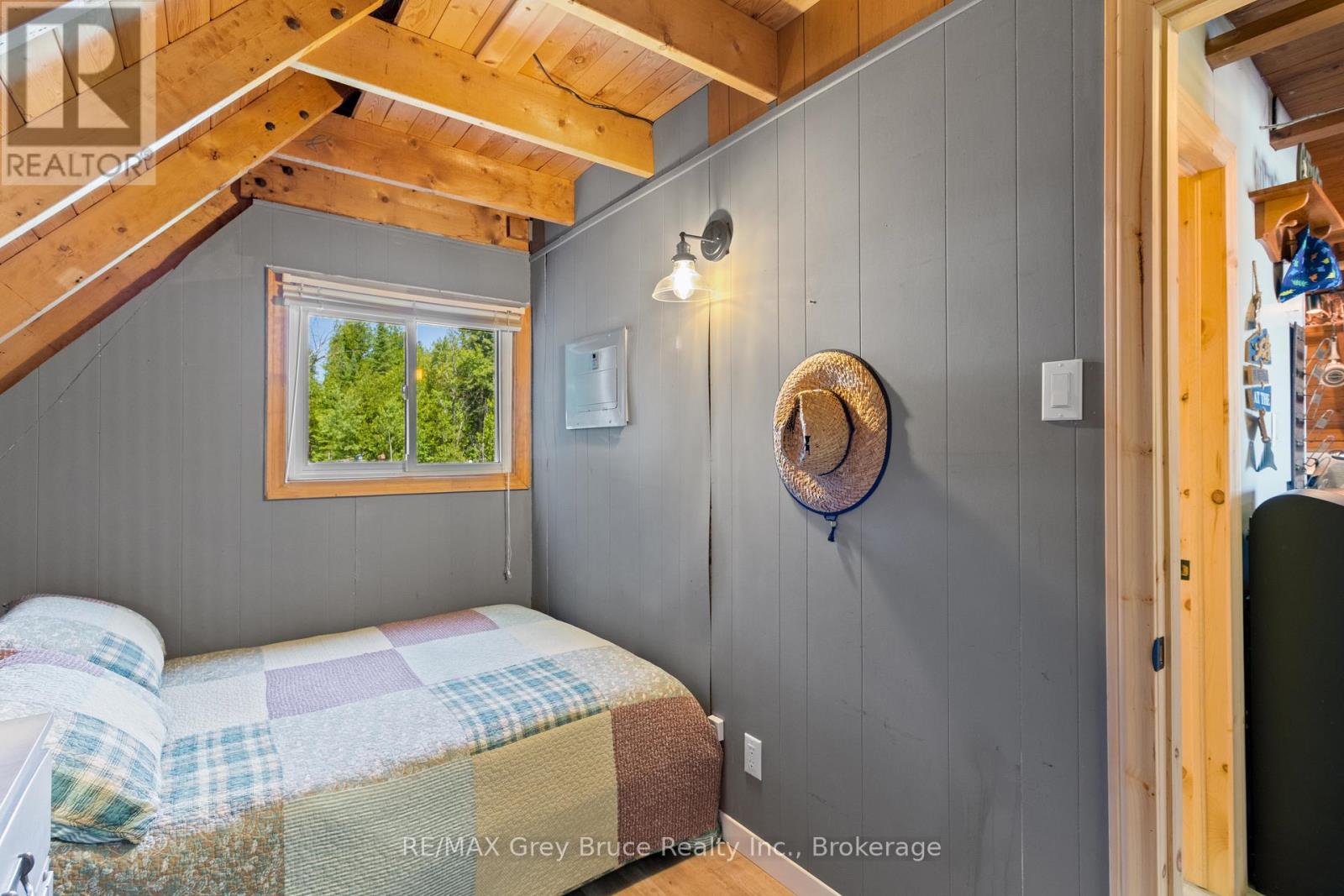 40 Aberdeen Avenue, Northern Bruce Peninsula, Ontario  N0H 2T0 - Photo 19 - X12950796