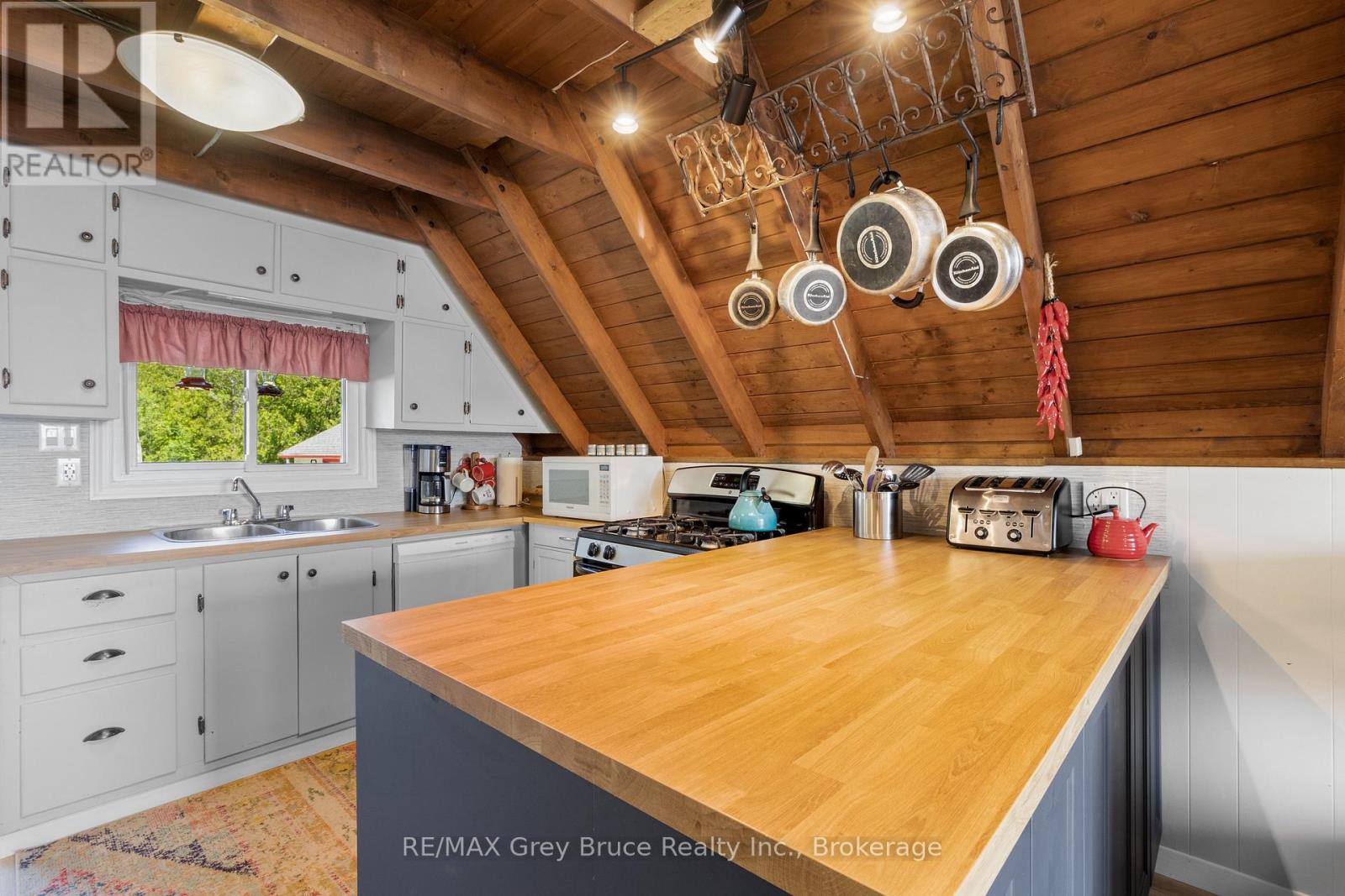 40 Aberdeen Avenue, Northern Bruce Peninsula, Ontario  N0H 2T0 - Photo 21 - X12950796