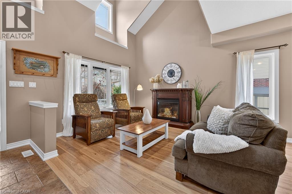 17 Heathcote Court, Grimsby, Ontario  L3M 0A6 - Photo 3 - 40817273