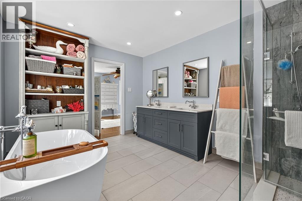 5590 Blind Line, Burlington, Ontario  L7P 0B2 - Photo 17 - 40815884