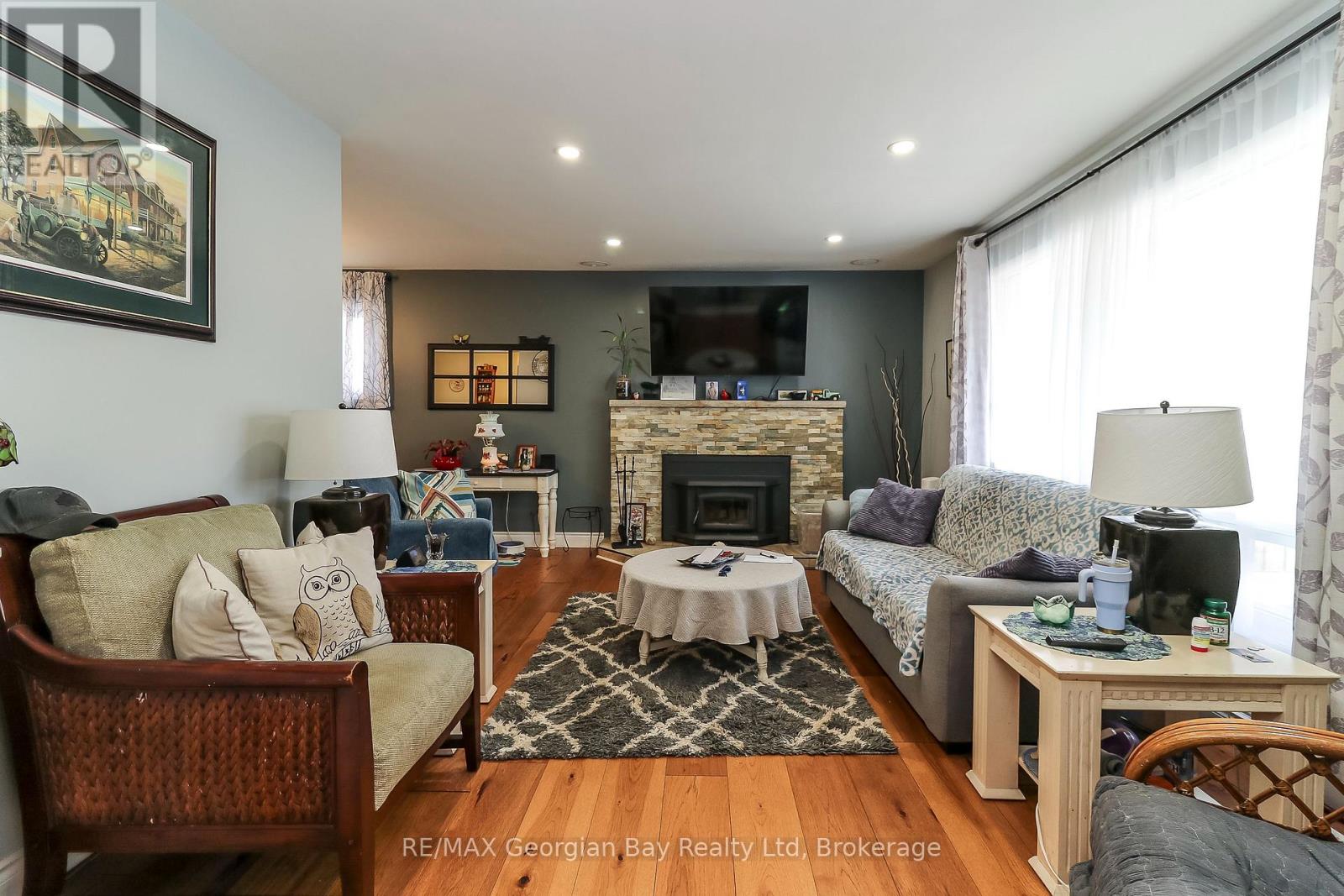 57 Maple Street, Tay, Ontario  L0K 2A0 - Photo 4 - S12951988