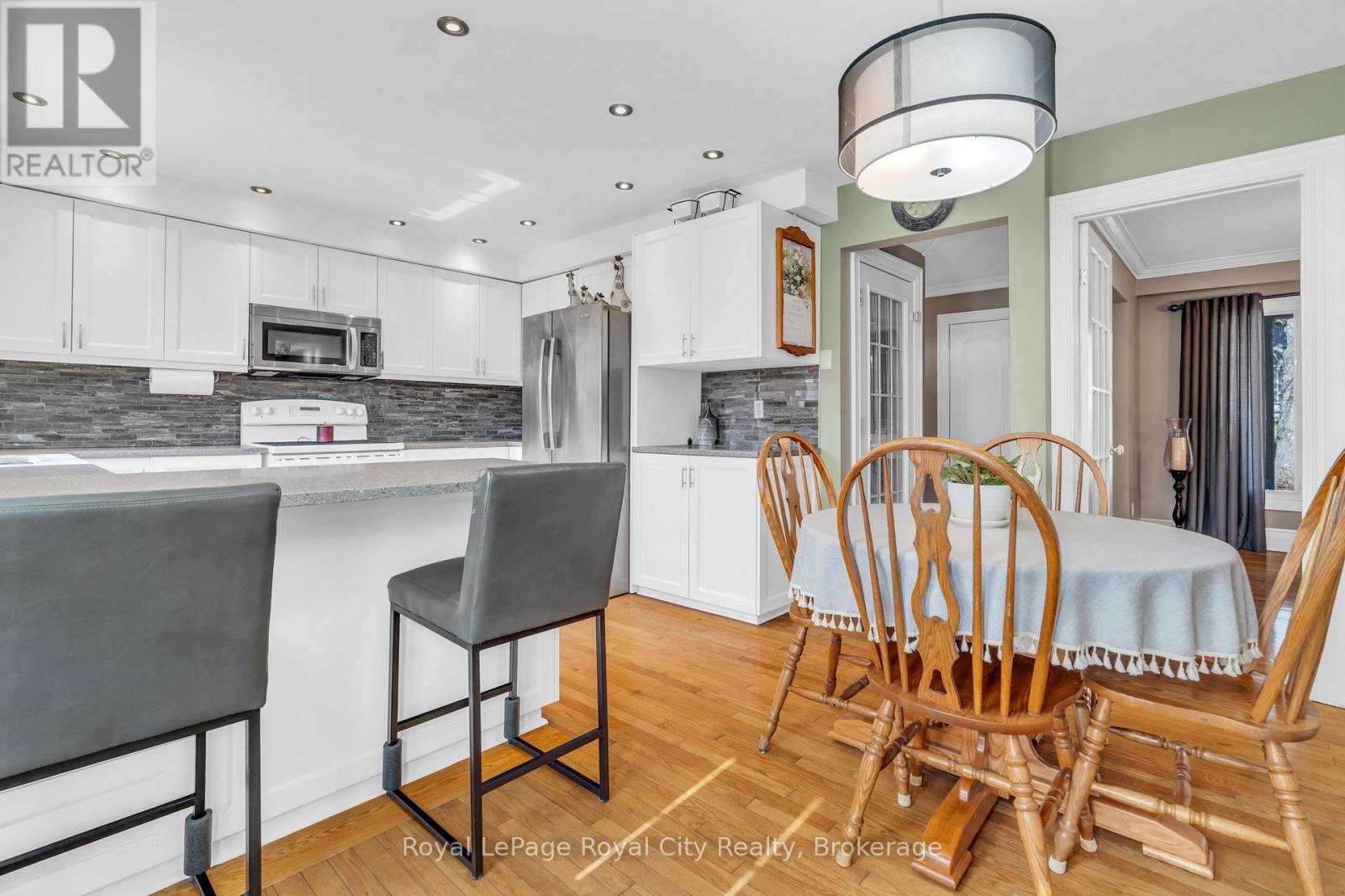 1548 Troika Court, Mississauga, Ontario  L5J 4C4 - Photo 15 - W12952234