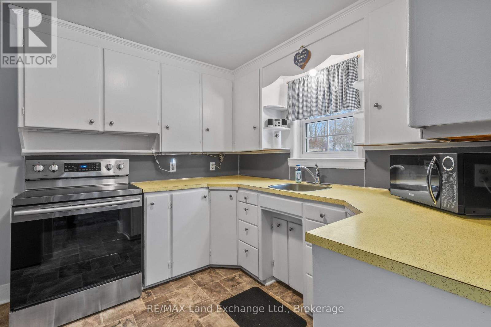 439 Green Street, Saugeen Shores, Ontario  N0H 2C0 - Photo 12 - X12952070