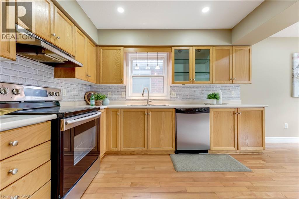 135 Veronica Drive, Kitchener, Ontario  N2A 4E6 - Photo 5 - 40815848