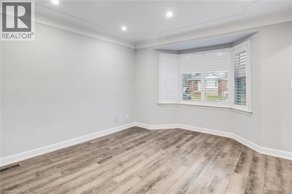 208 East 32nd Street, Hamilton, Ontario  L8V 3S4 - Photo 11 - 40817390