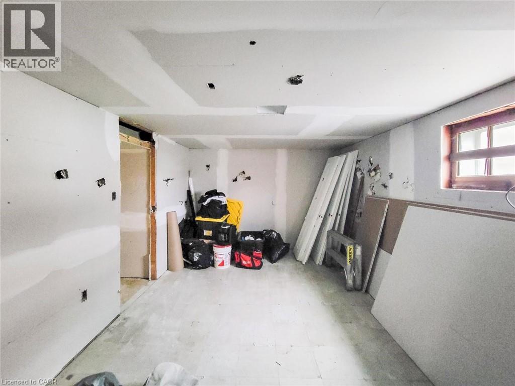 208 East 32nd Street, Hamilton, Ontario  L8V 3S4 - Photo 37 - 40817390