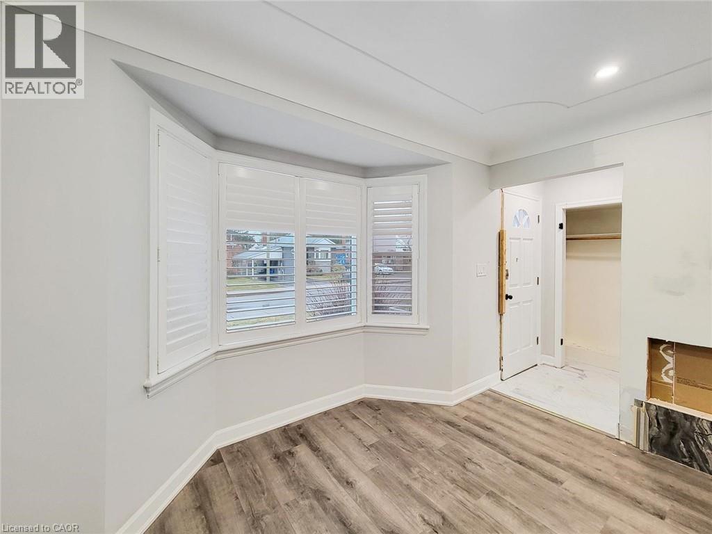 208 East 32nd Street, Hamilton, Ontario  L8V 3S4 - Photo 8 - 40817390