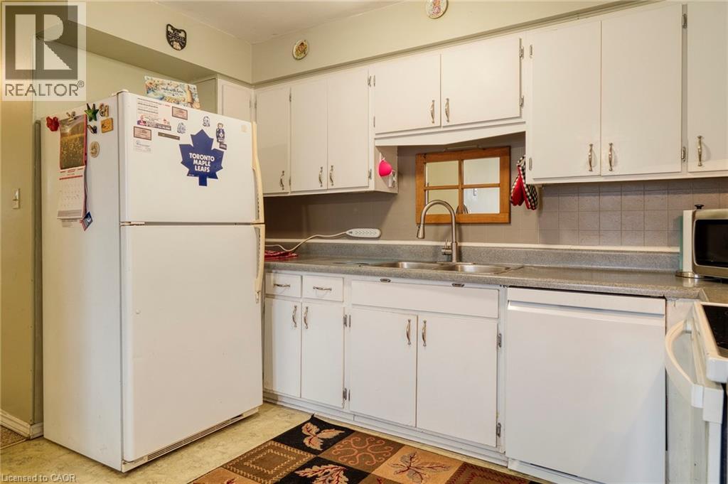 44 Breckenridge Drive, Kitchener, Ontario  N2B 2N9 - Photo 13 - 40816538