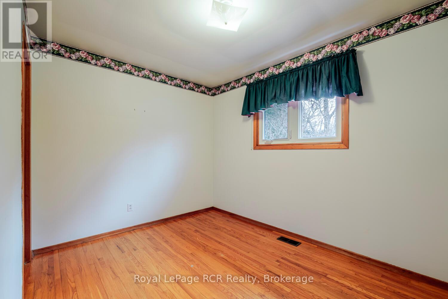 147 Finden Street, Georgian Bluffs, Ontario  N4K 6V5 - Photo 10 - X12952648