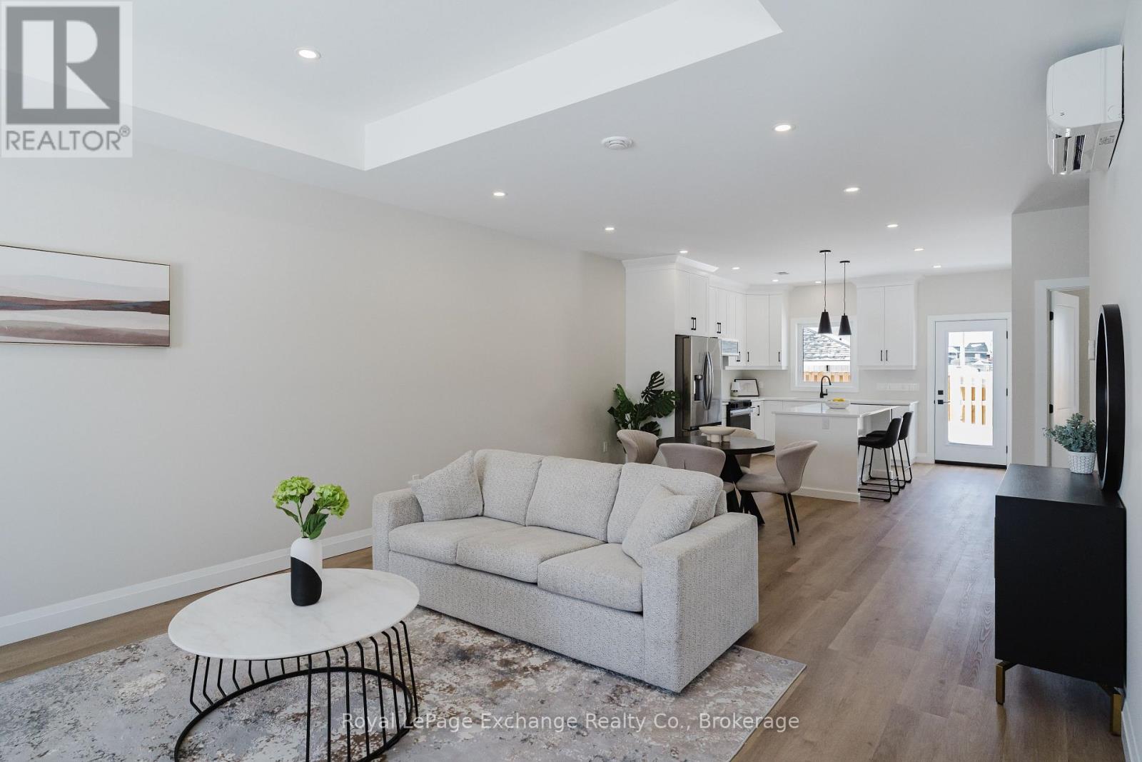 44 - 1071 Waterloo Street N, Saugeen Shores, Ontario  N0H 2C3 - Photo 2 - X12952774