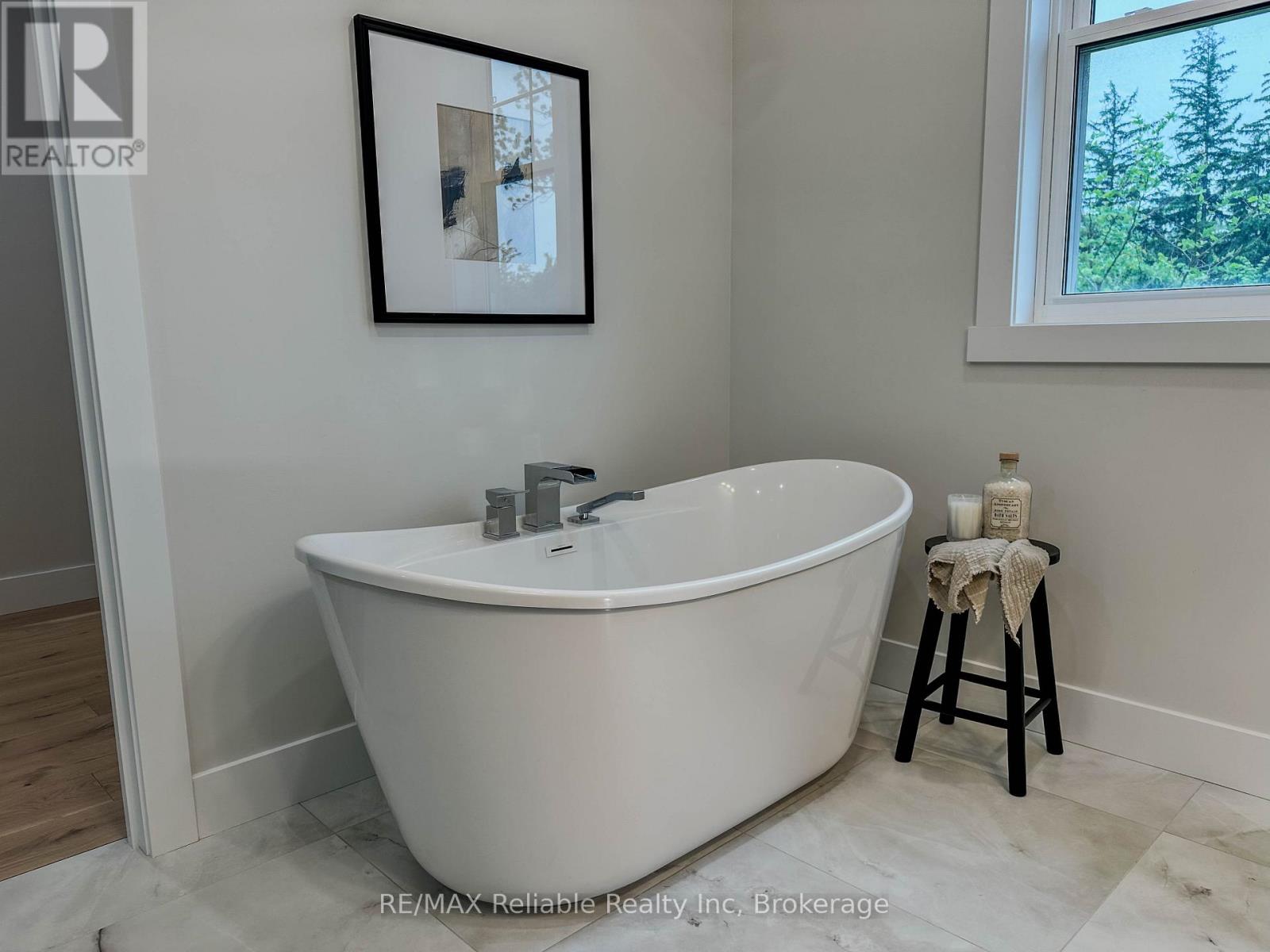 8 Thimbleweed Drive, Bluewater, Ontario  N0M 1G0 - Photo 31 - X12953014