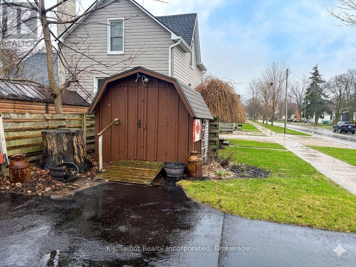 138 Britannia Road E, Goderich, Ontario  N7A 1H8 - Photo 3 - X12953092