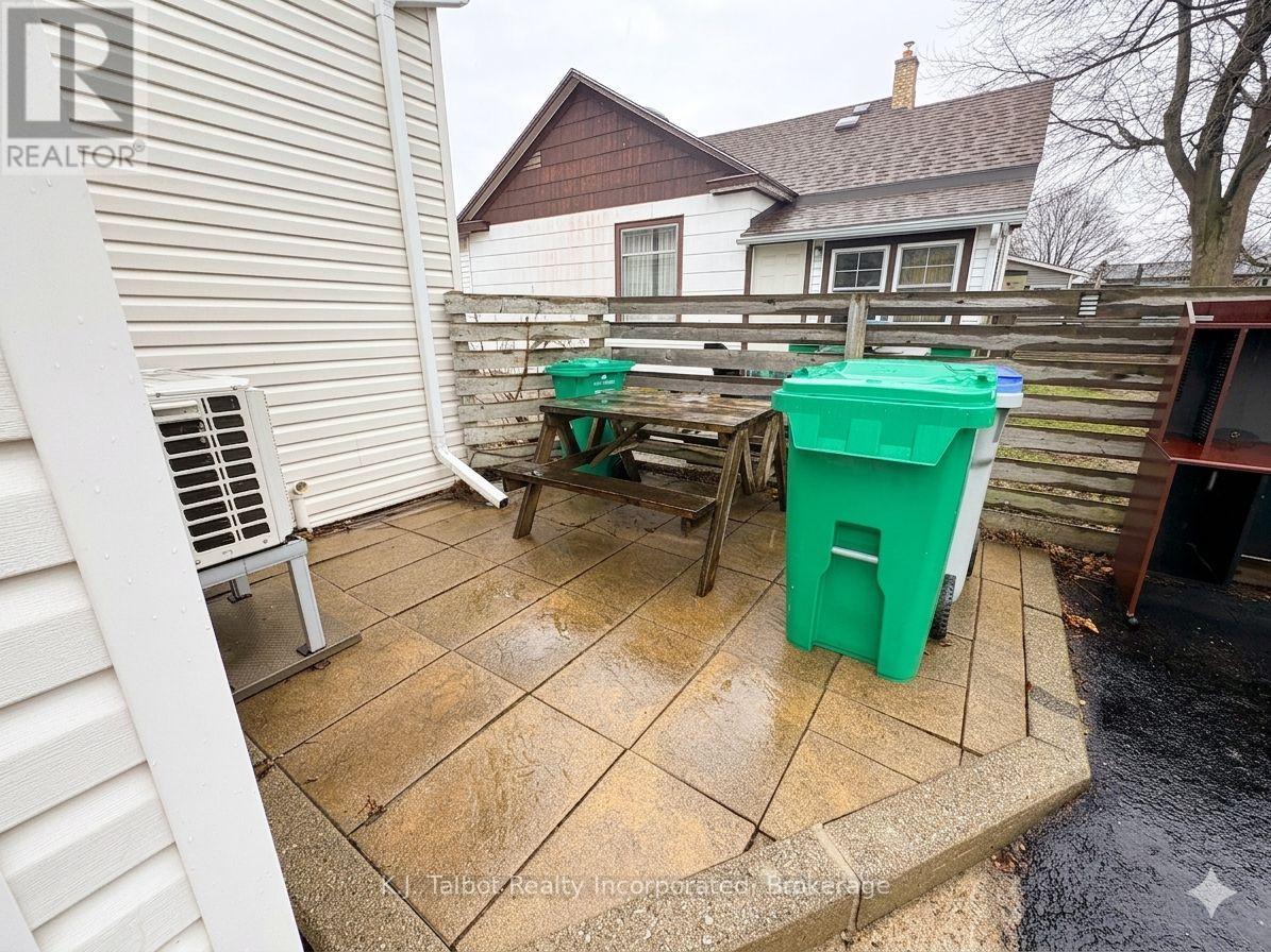 138 Britannia Road E, Goderich, Ontario  N7A 1H8 - Photo 4 - X12953092