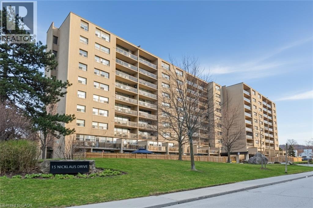 15 NICKLAUS Drive Unit# 11, Hamilton, Ontario