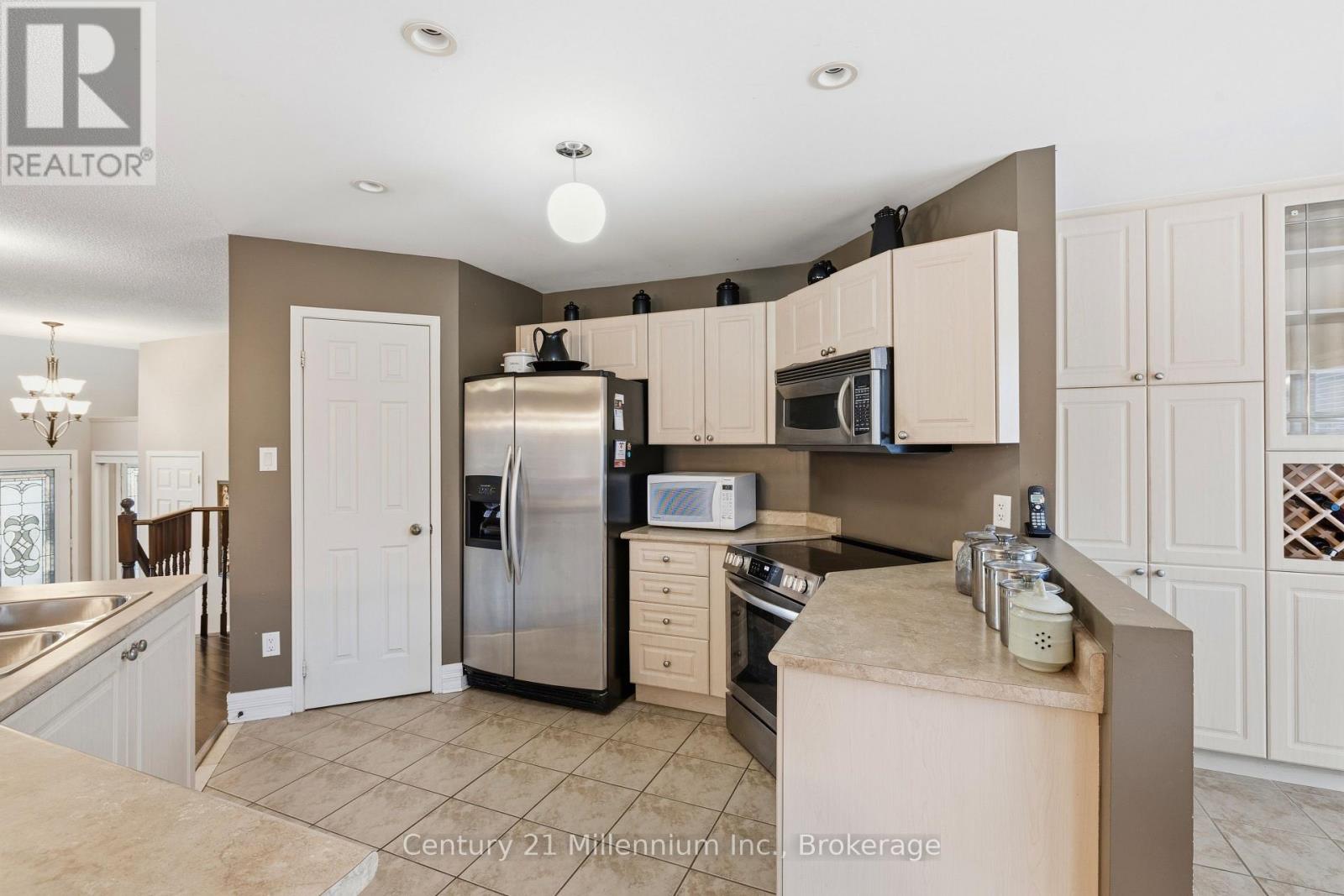 135 Royal Beech Drive, Wasaga Beach, Ontario  L9Z 2N3 - Photo 10 - S12953758