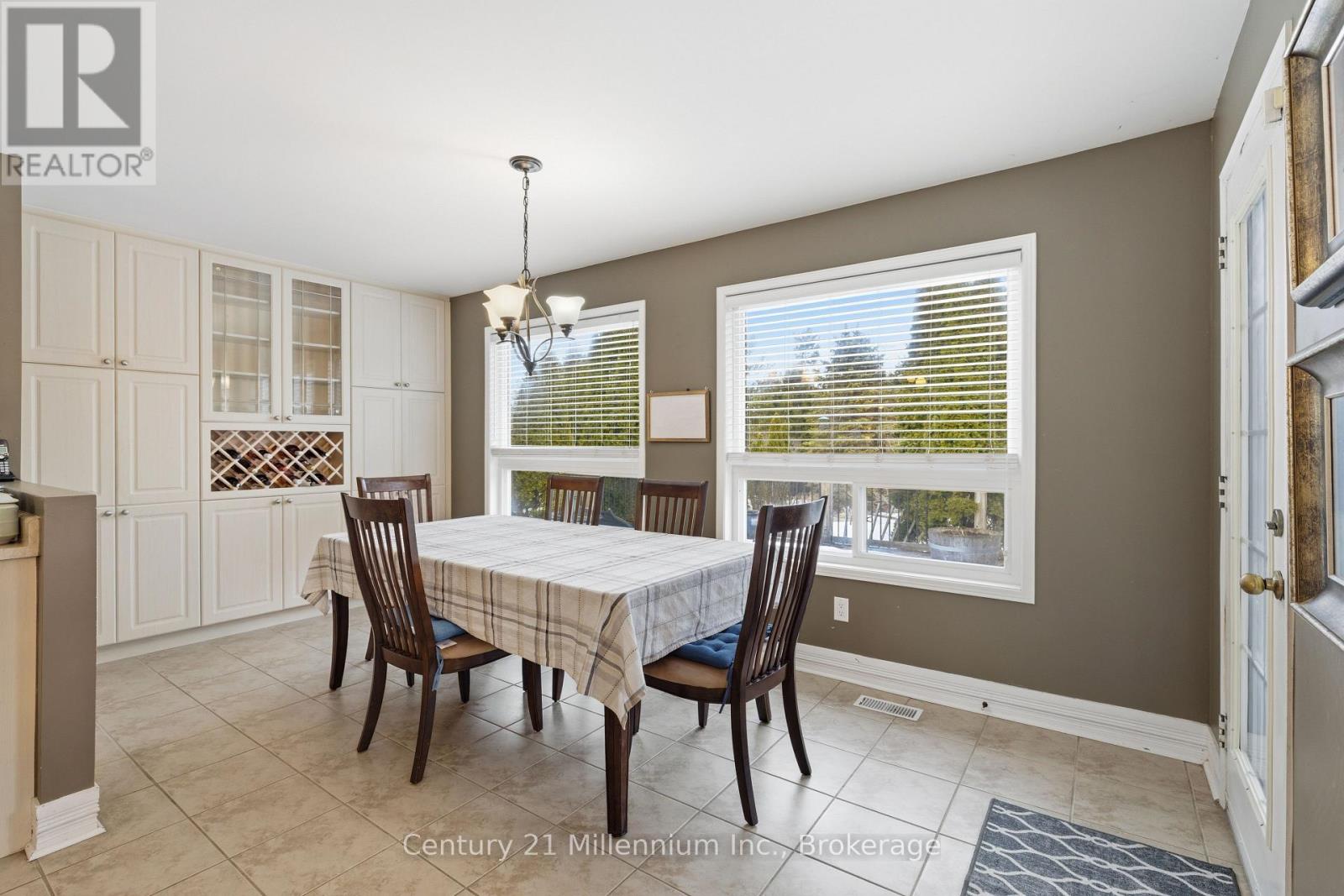 135 Royal Beech Drive, Wasaga Beach, Ontario  L9Z 2N3 - Photo 9 - S12953758