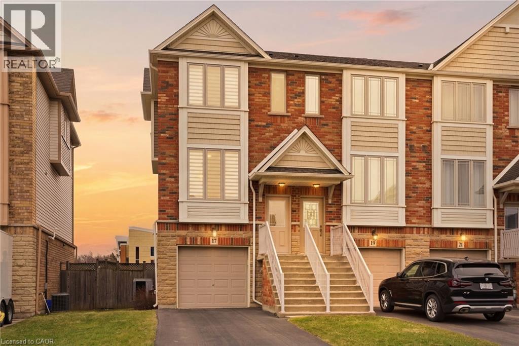 17 HEMLOCK Way, Grimsby, Ontario