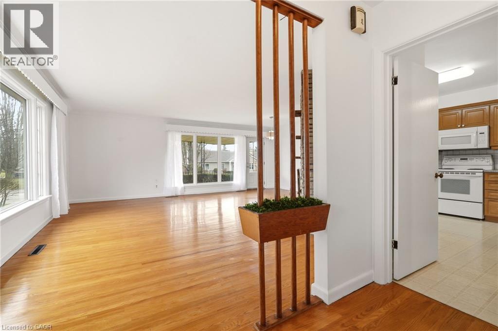 890 Falcon Boulevard, Burlington, Ontario  L7T 3B7 - Photo 13 - 40817409