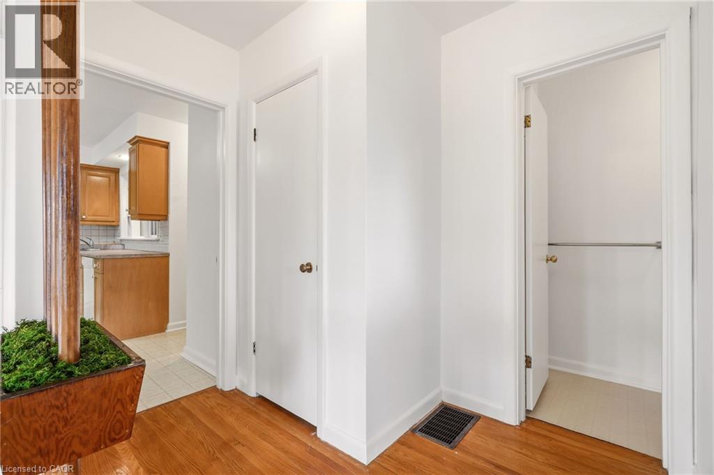 890 Falcon Boulevard, Burlington, Ontario  L7T 3B7 - Photo 14 - 40817409