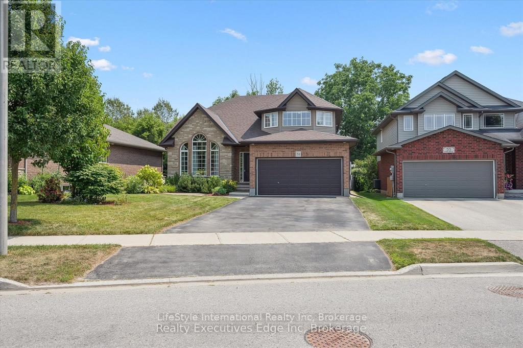 51 Marr Drive, Centre Wellington, Ontario  N0B 1S0 - Photo 3 - X12954426