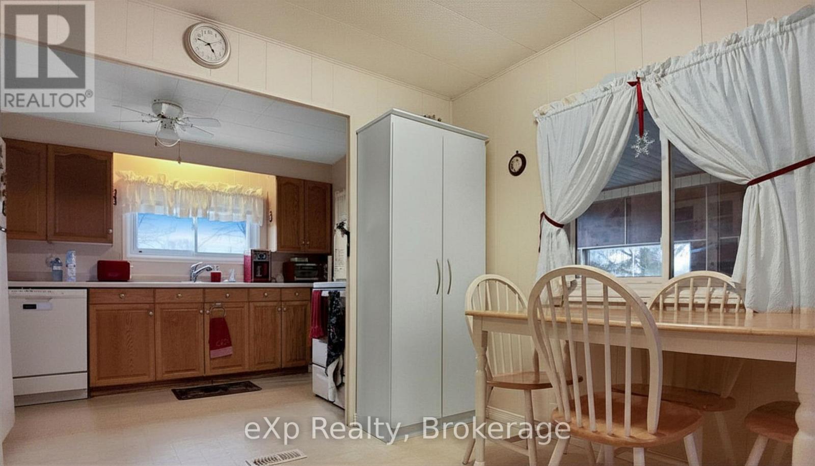 9 Dove Road, Brockton, Ontario  N0G 2V0 - Photo 5 - X12954524