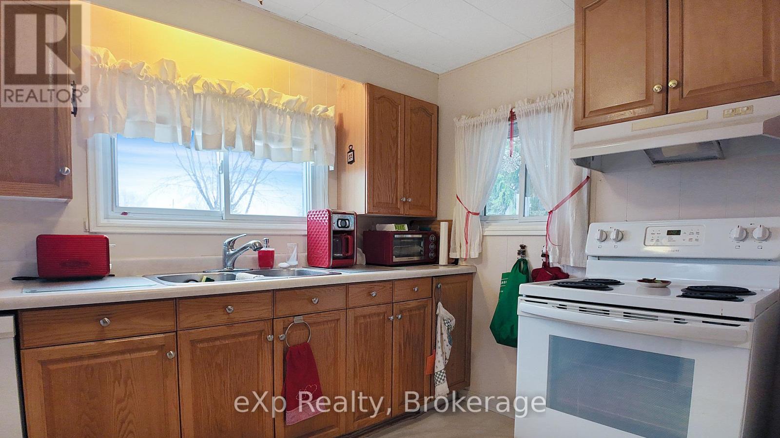 9 Dove Road, Brockton, Ontario  N0G 2V0 - Photo 9 - X12954524