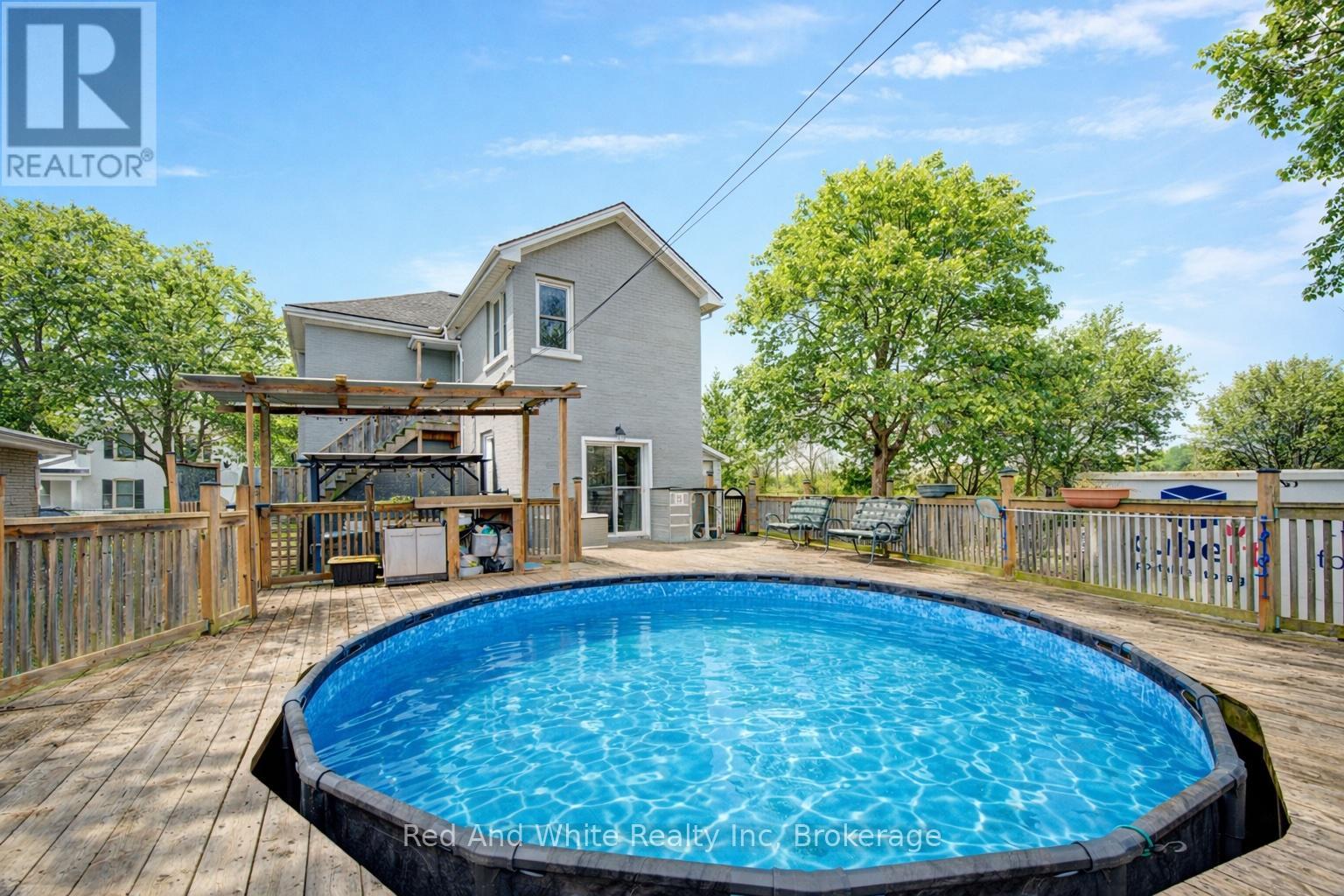 18 Kay Street, Cambridge, Ontario  N1S 2T6 - Photo 2 - X12954924